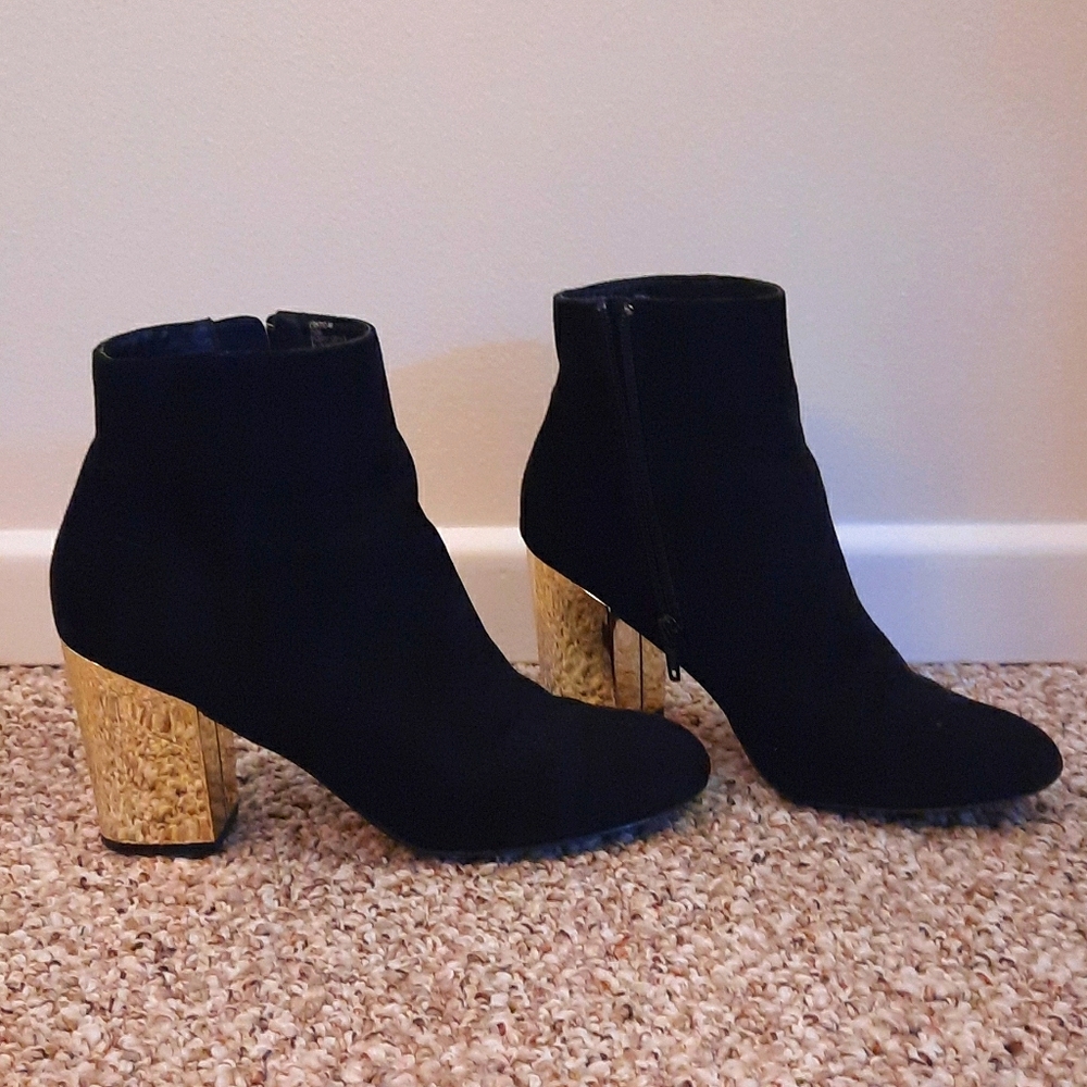 Sleek black suede boots with shiny gold heel!